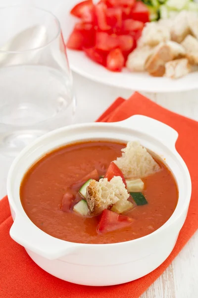 Gazpacho en tazón blanco — Foto de Stock