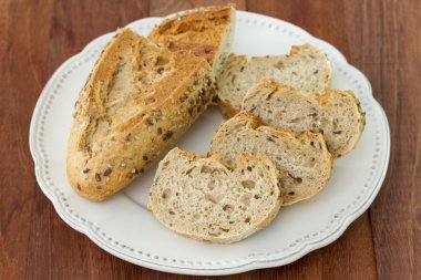 plaka üzerinde ekmek