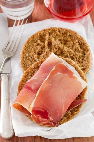 Sandwich au prosciutto — Photo