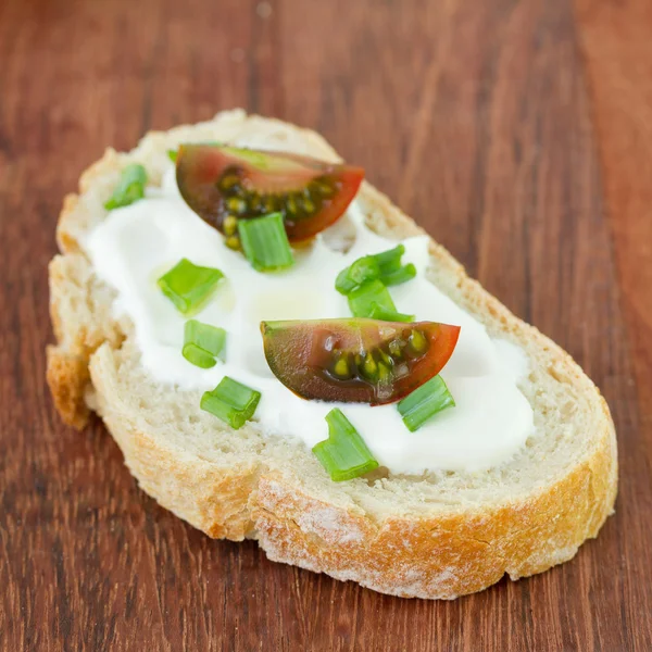 Bread with cheese and tomato — Stock Photo, Image