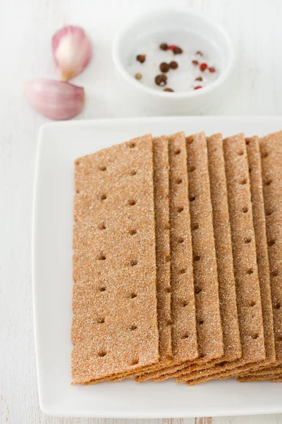 Geroosterd brood op bord — Stockfoto