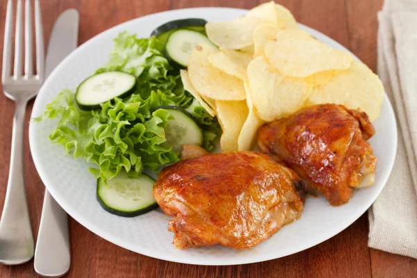 Chicken with chips — Stock Photo, Image