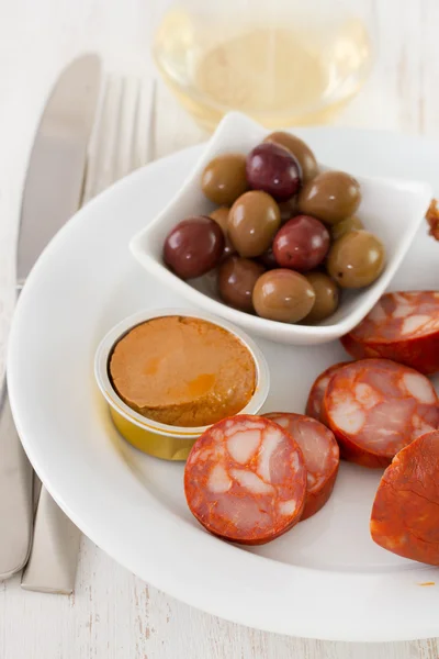 Chorizo con olive, patè — Foto Stock