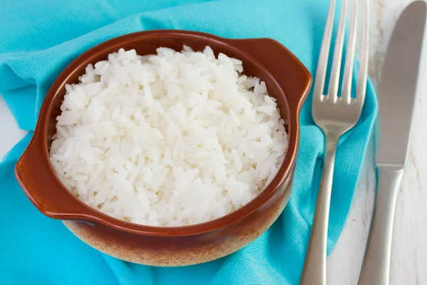 Boiled rice in dark bowl — Stock Photo, Image