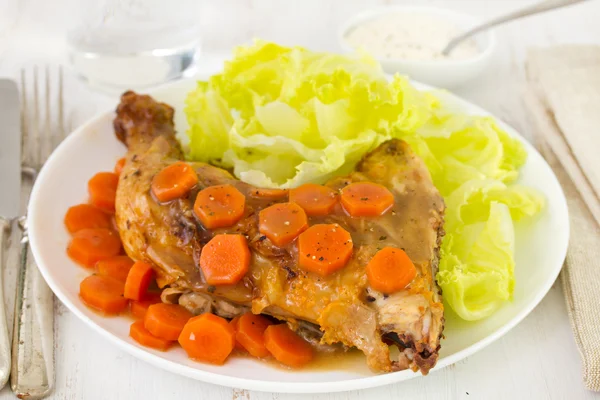 Fried chicken and carrot with salad — Stock Photo, Image