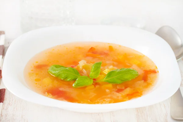 Suppe im weißen Teller — Stockfoto