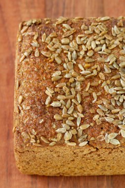 koyu arka plan üzerine ekmek