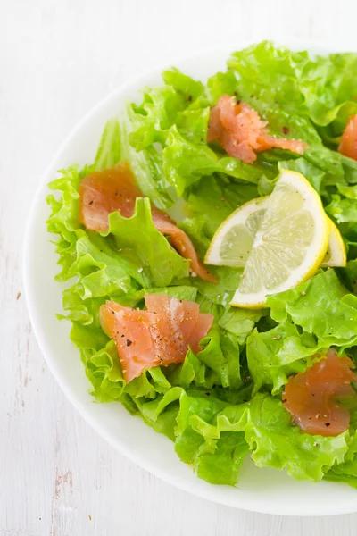 Insalata con pesce salato — Foto Stock