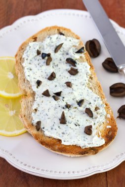 peynir, zeytin ve limon tost