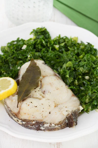 Boiled fish with lemon and cabbage on white plate — Stock Photo, Image