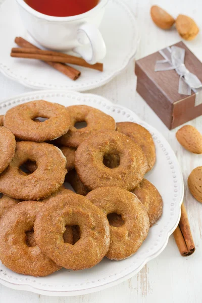 Cookies sur plaque blanche — Photo