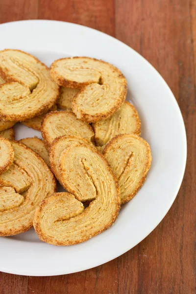 Cookies na placa branca — Fotografia de Stock