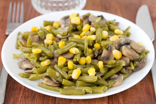 Green beans with mushrooms and corn on plate — Stock Photo, Image