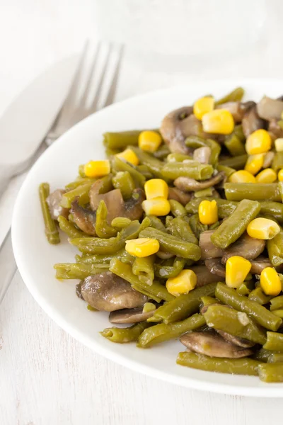 Green beans with mushrooms — Stock Photo, Image