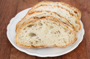 plaka üzerinde ekmek