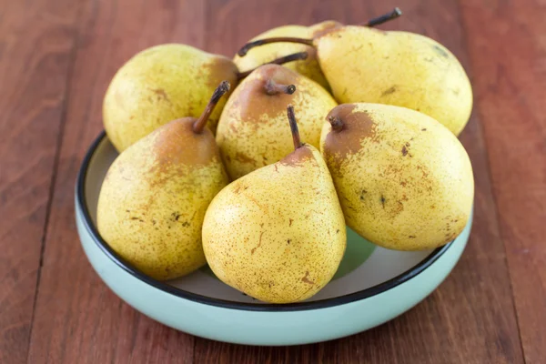 Yellow pears in bowl — Stock Photo, Image