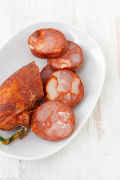 Chorizo på tallerken – stockfoto