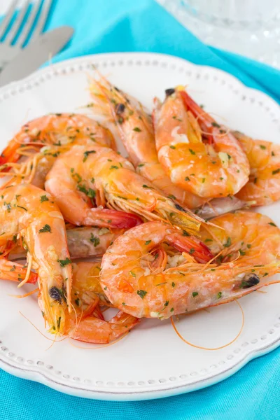 Shrimps in white plate and glass of wine — Stock Photo, Image