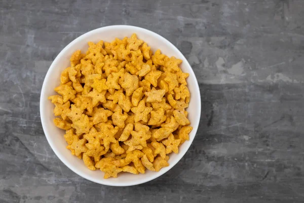 Süße Gelbe Cornflakes Weißen Schälchen Auf Keramik — Stockfoto