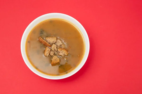 Sup Sayuran Dengan Bayam Dalam Mangkuk Latar Belakang Keramik — Stok Foto