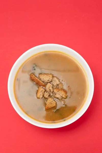 Sup Sayuran Dengan Bayam Dalam Mangkuk Latar Belakang Keramik — Stok Foto