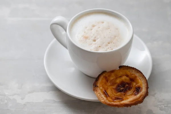 Typisch Portugiesisches Dessert Pastell Nata Mit Tasse Kaffee — Stockfoto