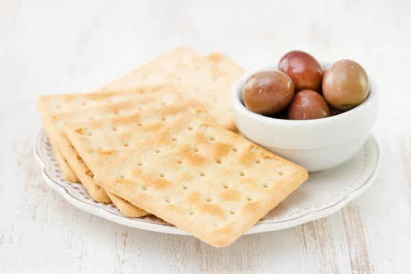 Pane tostato con olive — Foto Stock