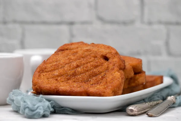 Typisk Portugisisk Jul Dessert Stekt Bröd Med Kanel Vit Maträtt — Stockfoto