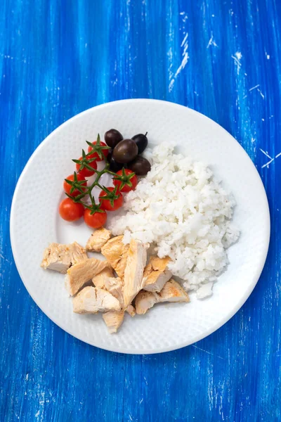 Chicken Breast Boiled Rice Tomato White Plate Blue Wood — Stock Photo, Image