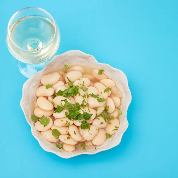 Boiled Big White Beans Sauce White Bowl Blue — Stock Photo, Image