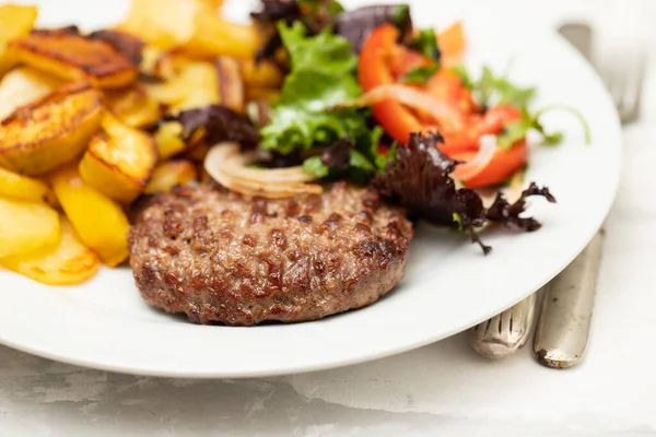 Fresh Grilled Hamburgers Potato Salad White Plate — Stock Photo, Image