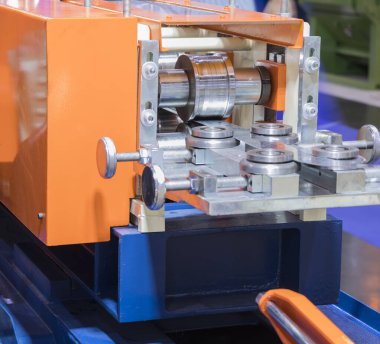 Soğuk rulo sürecinde ölmekten paslanmaz çarşaf; mühendislik ekipmanları endüstriyel geçmiş 