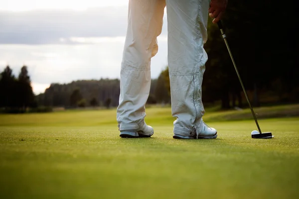 Golfista colocando — Fotografia de Stock