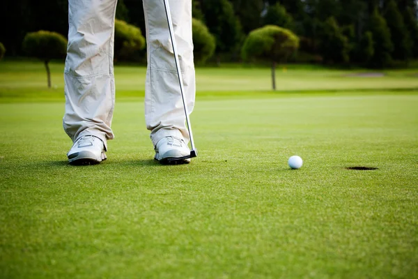 Golfista colocando — Fotografia de Stock