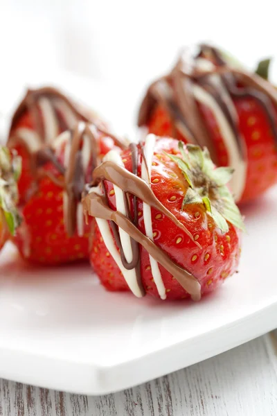 Erdbeeren mit Schokolade — Stockfoto