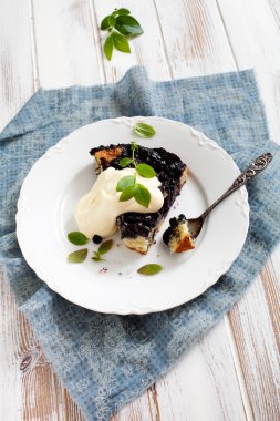 Yaban mersinli pasta