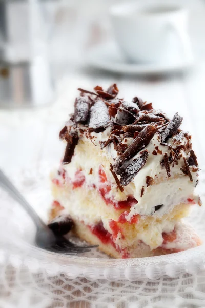Strawberry stracciatella cake — Stock Photo, Image