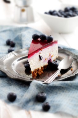 Yaban mersinli cheesecake