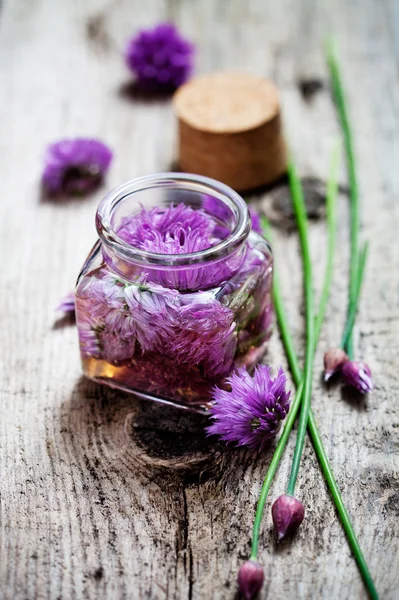 Vinagre de flor de cebollino — Foto de Stock