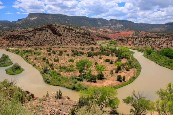 Грязная река через Нью-Мексико — стоковое фото