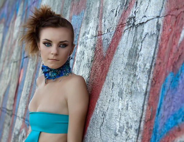 Cyber ragazza gotica con trucco creativo blu — Foto Stock