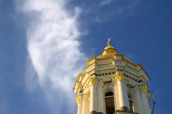 Cúpula dorada con cruz — Foto de Stock