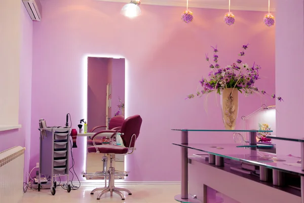 Innenraum eines Luxus-Friseursalons — Stockfoto