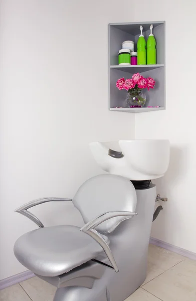 Salone da parrucchiere. Ciotola per lavaggio testa — Foto Stock