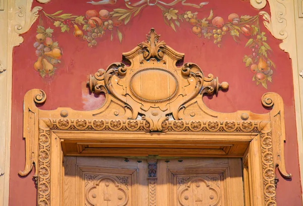 Ancient carving wooden door — Stock Photo, Image