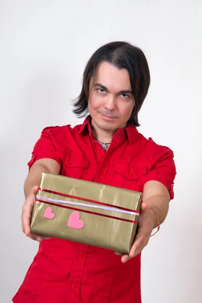 Joven con regalo —  Fotos de Stock