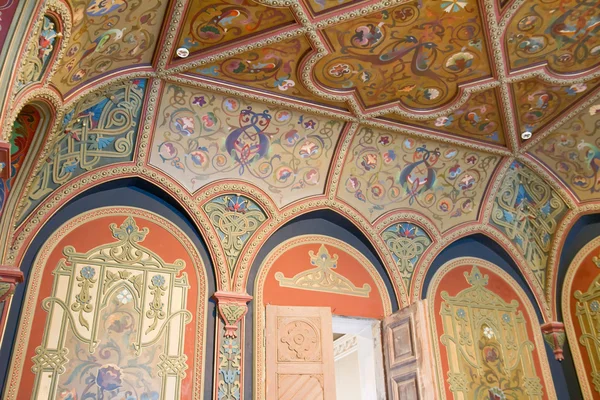 Mur et plafond décorés dans un palais — Photo