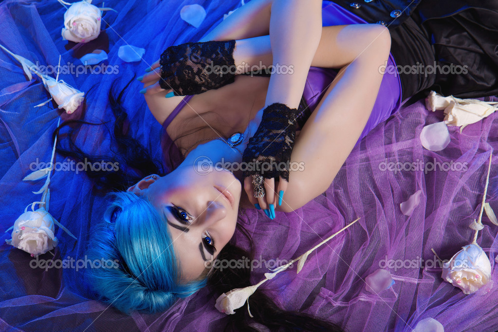 Mädchen mit blauen haaren