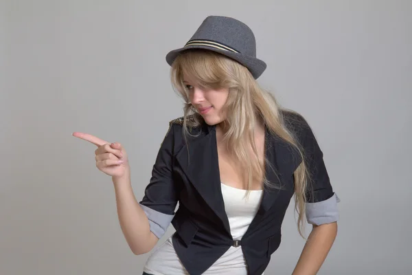 Young woman in hat pointing — Stock Photo, Image