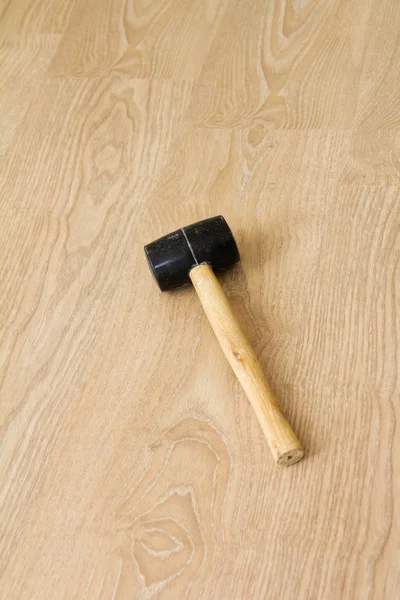 Hammer új laminált padló — Stock Fotó